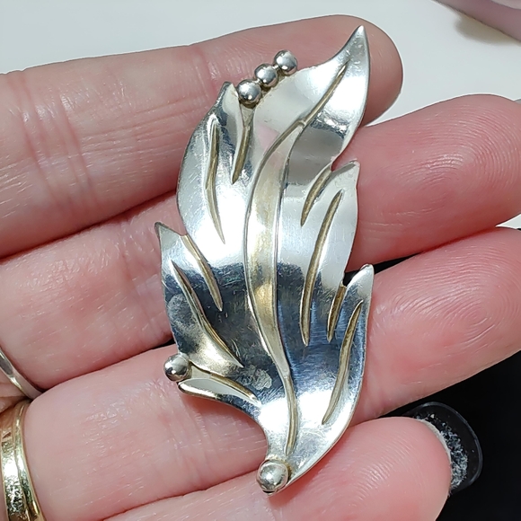 Vintage TAXCO Maricela Sterling Silver Pebble accented Leaf Brooch Pin - Picture 4 of 12